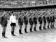 📸SELECCIÓN DE ESPAÑA 📆26 mayo 1957 ➡️Garay, Ramallets, Mateos, Segarra, Gento, Basora, Kubala, Quincoces, Di Stéfano, Vergés y Gensana. SELECCIÓN DE ESPAÑA 4 SELECCIÓN DE ESCOCIA 1 Domingo 26/05/1957, 17:30 horas. VI Copa del Mundo Suecia 1958, fase de clasificación, Grupo IX. Madrid, estadio Santiago Bernabéu. GOLES: ⚽1-0: 12’, Mateos. ⚽2-0: 32’, Kubala. ⚽3-0: 57’, Basora. ⚽3-1: 78’, Gordon Smith. ⚽4-1: 87’, Basora.