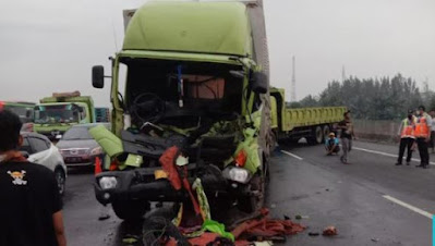 Dalam kecelakaan maut di km 27 tol merak yang tewaskan dua orang