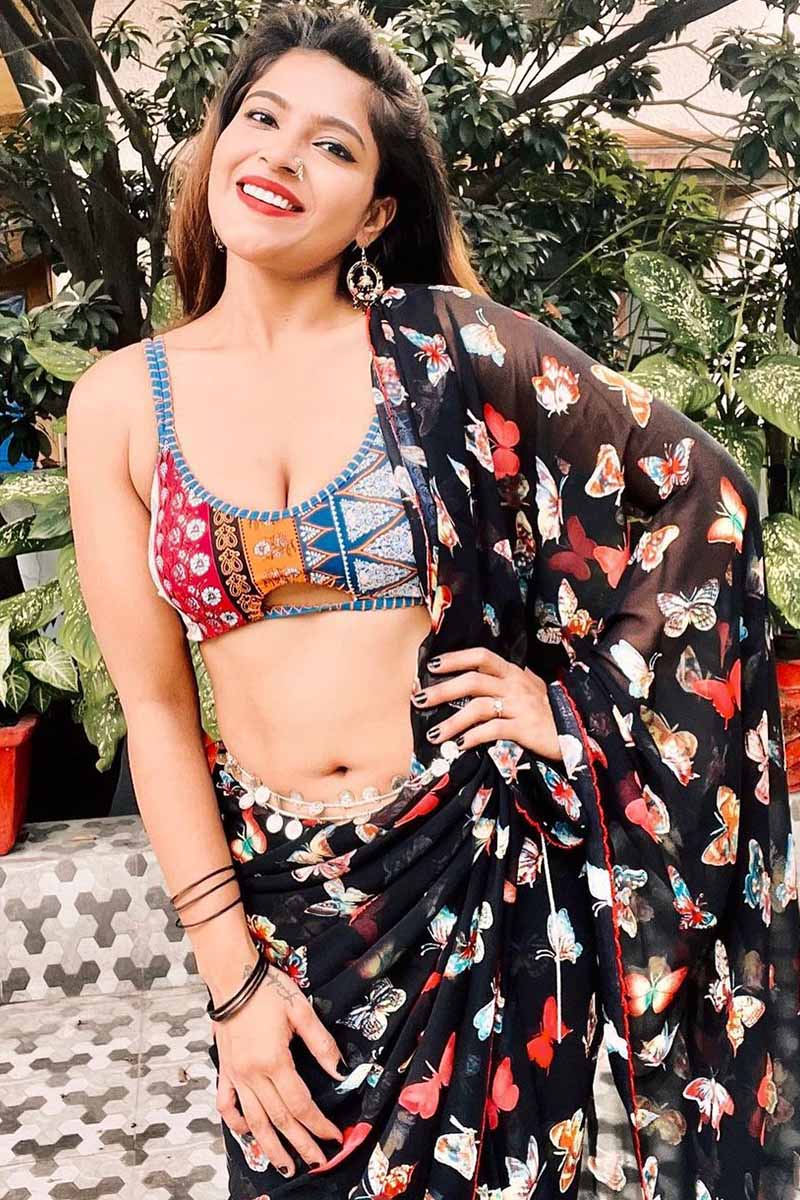 Model Actress Tanya Chaudhari Latest Hot Navel & Cleavage Photos in Saree