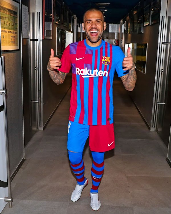 Oficial: FC Barcelona, inscrito Dani Alves