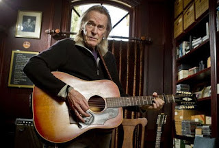 Picture of Kim Hasse's husband Gordon Lightfoot playing the guitar