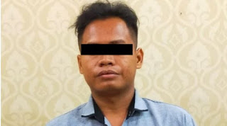 Seorang yang teruangkap dengan motif pria onani di pinggir jalan