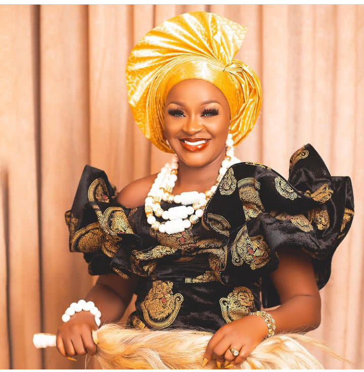 Igbo Amaka: Actress Chacha Eke and family stuns in adorable Isiagu outfit (See pictures)