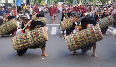 KESENIAN DAERAH LOMBOK