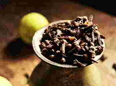 Clove Tea: Health Benefits and Recipe