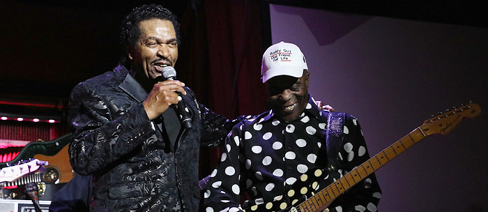 Bobby Rush y su versión del 50 aniversario de "Chicken Heads" con Buddy Guy