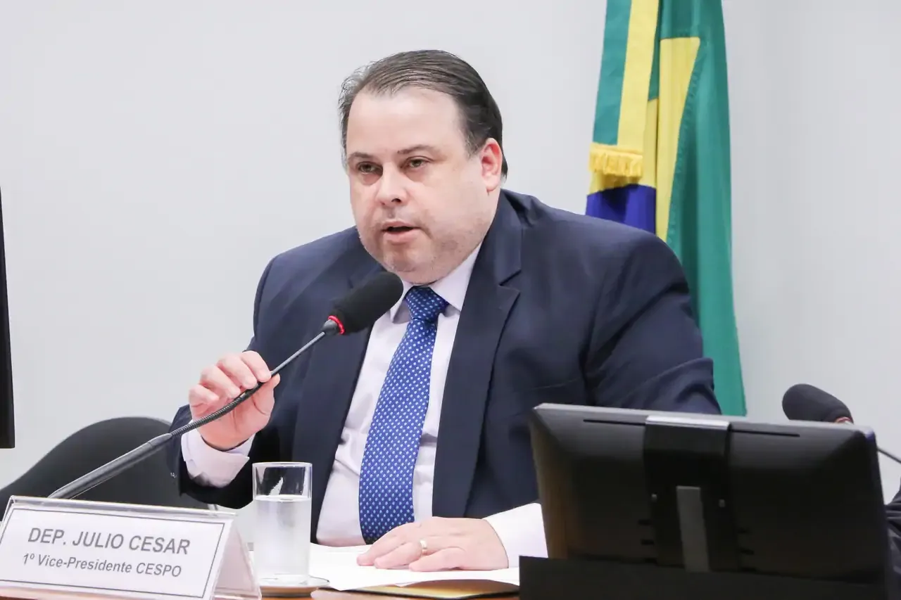 Deputado Júlio César Ribeiro, autor do projeto de lei  Fonte: Agência Câmara de Notícias