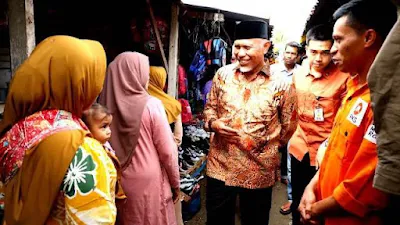 Blusukan di Pasar Kampung Baru, Mahyeldi Dengar Aspirasi Pedagang