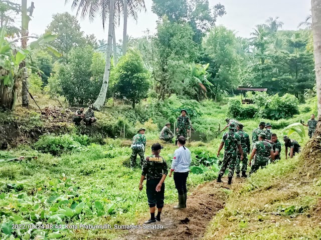 Karya Bhakti TNI Yon Zipur 2  Dalam Rangka Gotong Royong Kampung Pancasila Di Taman Edagi GIB 