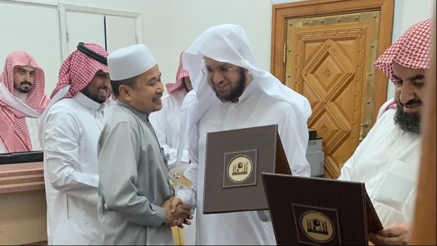 Hasan Tata Abas, Imam Masjid Nabawi, Madinah, pelayan, asisten, ulama, keajaiban