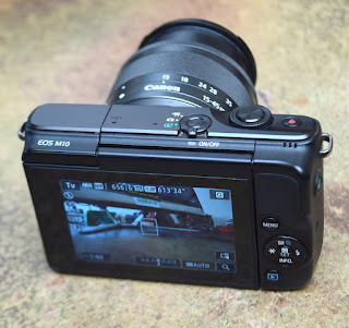 Kamera Mirrorless Canon EOS M10 Touch-Screen Second