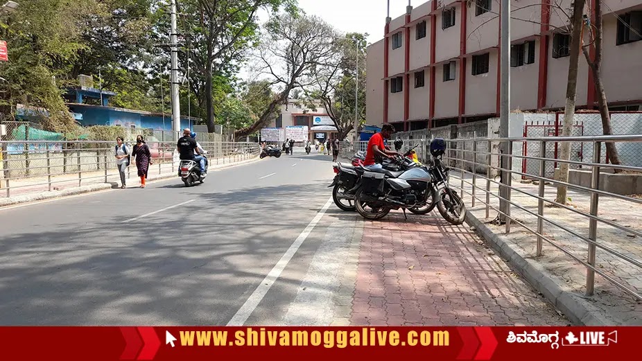 DVS College Opposite Road in Shimoga