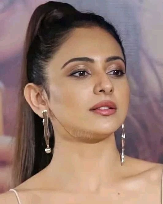 Rakul Preet Singh Hot and Sexy Expressions