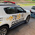Homem mata a mãe prensada na parede após dar ré em carro