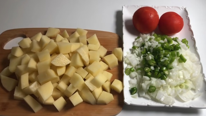 Etsiz Patates Yemeği Tarifi bol sebzeli