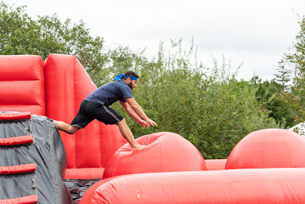 man jumping on obstacle course for ninja challenge