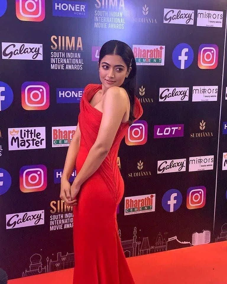rashmika-mandanna-gorgeous-looks-in-red-from-siima-2021