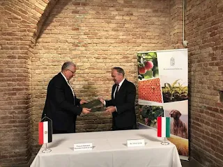 وزير الزراعة يبحث مع نظيره المجري يوقعان بروتوكول تعاون مشترك بين البلدين