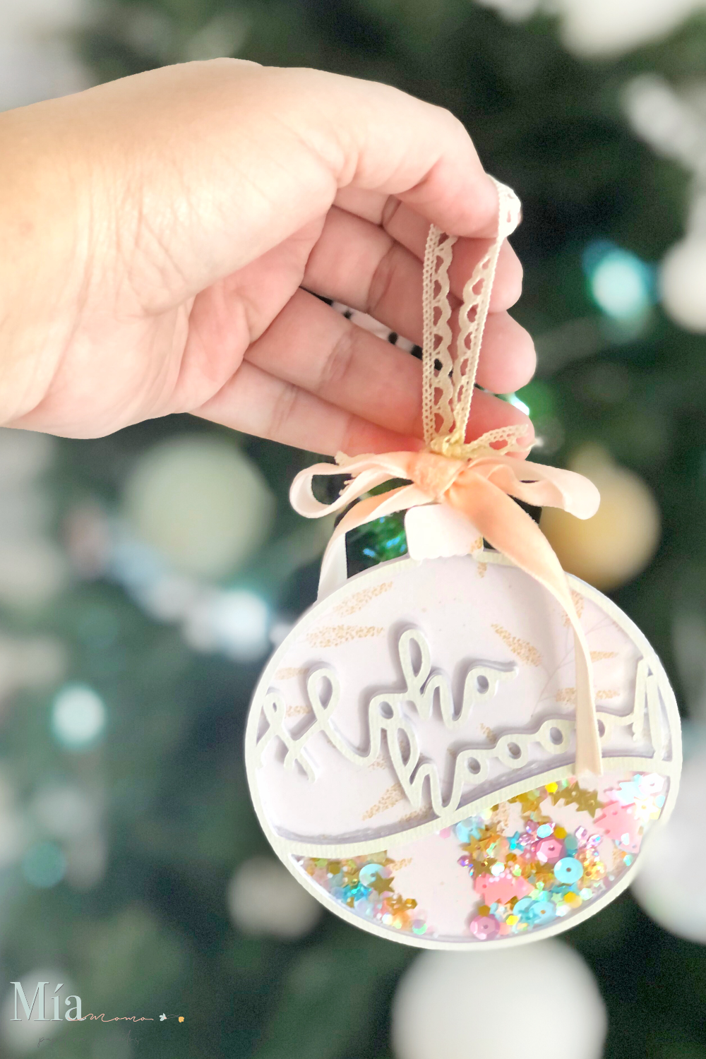 Bola navidad personalizada palabras hecha a mano by Mia Momo eventos