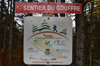 Sentier du Gouffre sign.