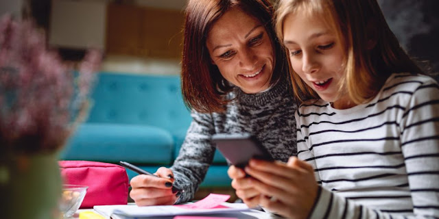 How to Help Your Kids Develop Healthy Social Media Habits
