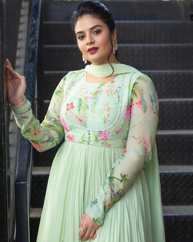 Telugu Anchor Sreemukhi Photos