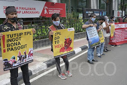 Polisi Tangkap 30 Aktivis dan Masyarakat Adat Tano Batak yang Demo di KLHK