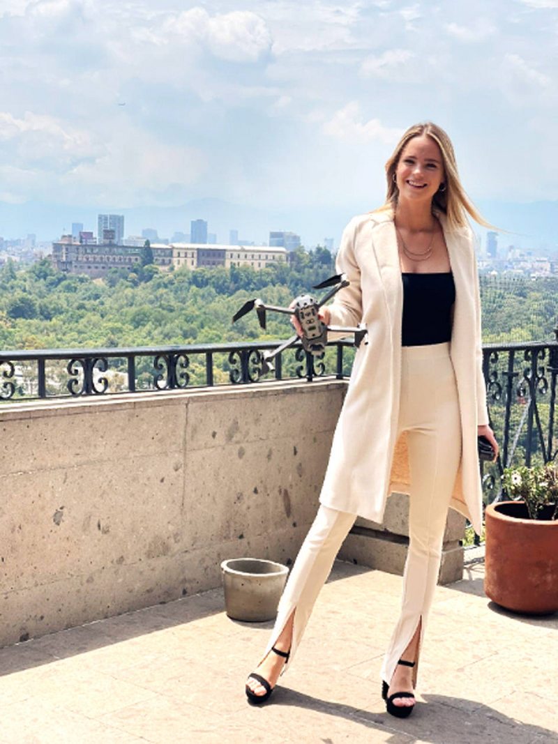 Inna Moll prueba suerte como corredora de propiedades premium en México