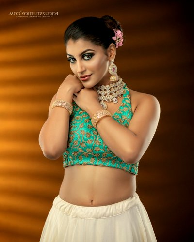 கவர்ச்சியை தெறிக்கவிட்ட யாஷிகா ஆனந்த்! Yashika Aannand Hot Photos