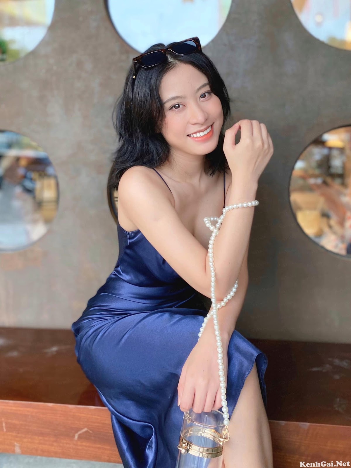 Nguyệt Hà: Would you like to hang out with me now?