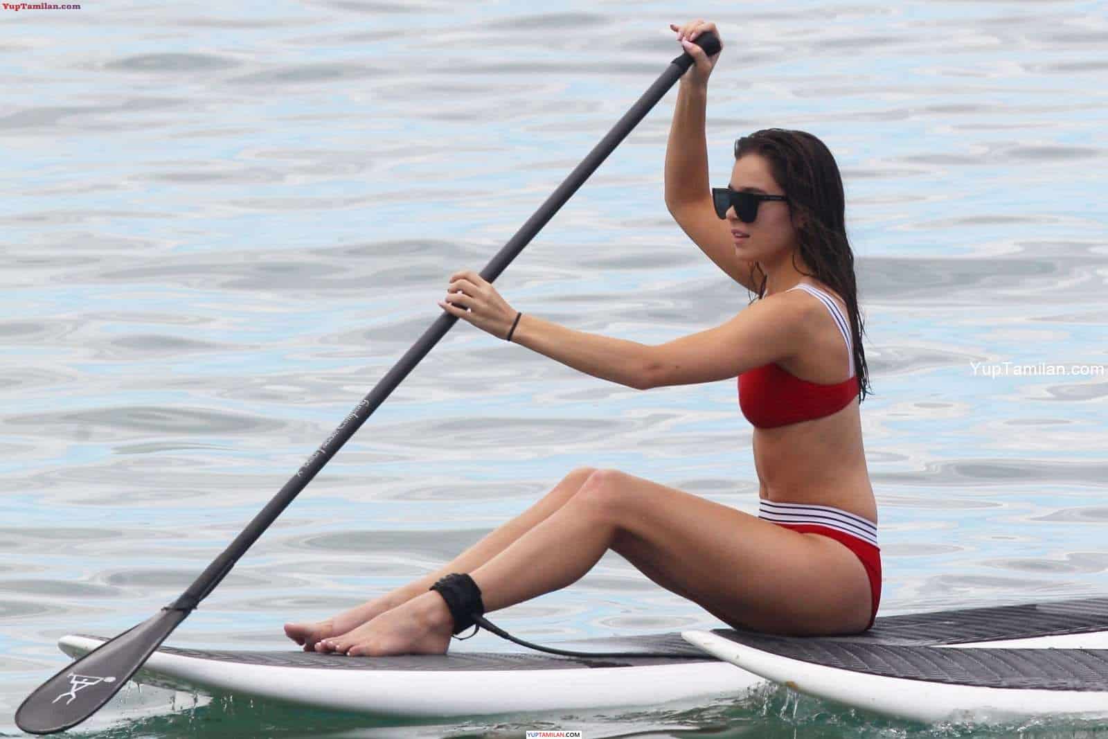 Hailee Steinfeld Sexy Bikini,Bra & Cleavage Pictures Hailee Steinfeld Sexy Bikini, Bra and Cleavage Pictures