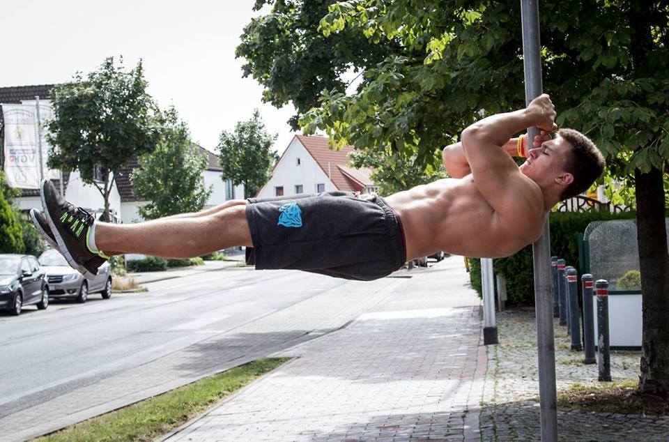 sexy-fit-shirtless-sportsmen-cocky-street-workout-hunk