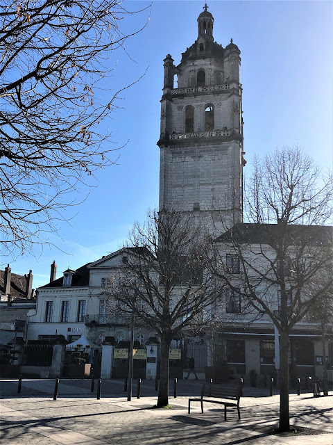 Bench in Loches with the Tour Saint Antoine as a back drop