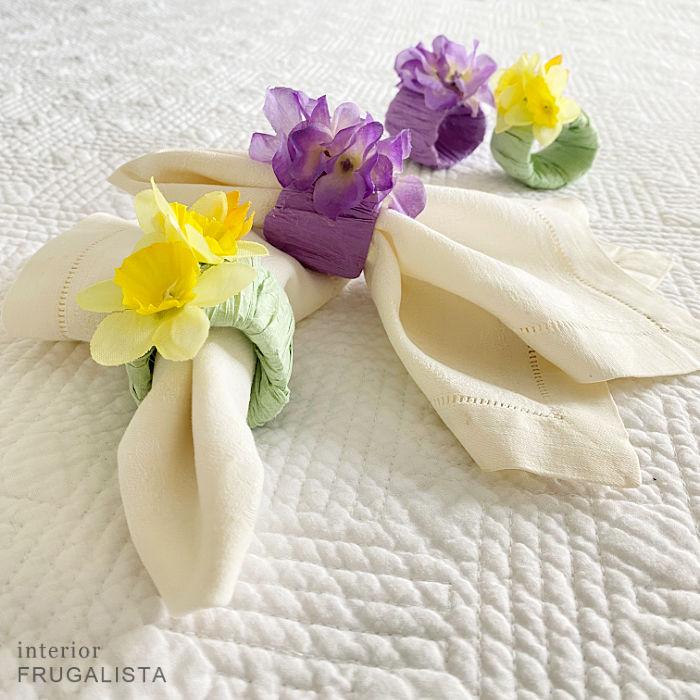 Pretty napkin rings for spring made with toilet paper rolls.
