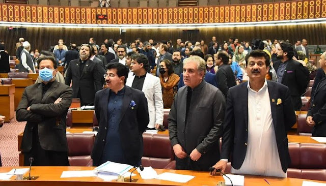 Govt backed bills pass in Parliament : allowing use of EVMs and voting rights to overseas Pakistanis