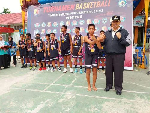 Wako Solok Tutup Turnamen Basket tingkat SMP/MTS se - Sumbar