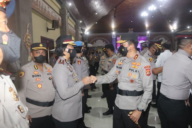 Kapolda Bali pimpin Upacara Korps Raport Kenaikan Pangkat Periode 1 Januari 2022