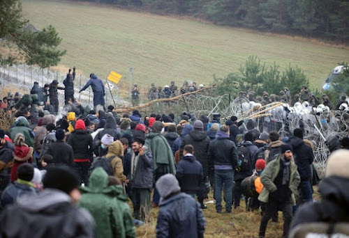 "Poland Reports Violent Clashes Overnight as Migrants Attempt New Border Breach"