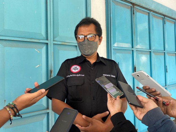 Arif Budi Satrio, chairman of the Sukoharjo chapter of the Indonesian Medical Doctors Association, speaks to reporters in Central Java, March 11, 2022.Kusumasari Ayuningtyas/BenarNews