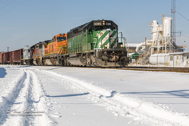 BNSF 6385 leads a quartet of locomotives east on the Hannibal Subdivision