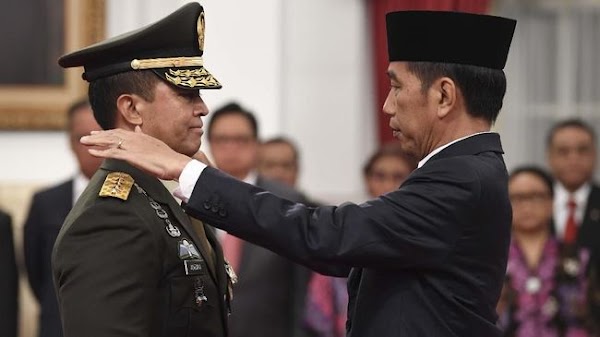 Rocky Gerung Endus Ketegangan Antara Jokowi dengan Andika