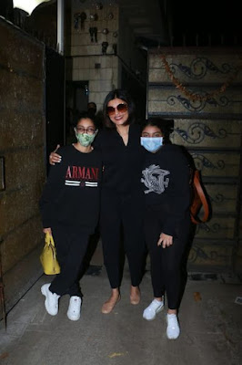Sushmita Sen spotted with family in Bandra