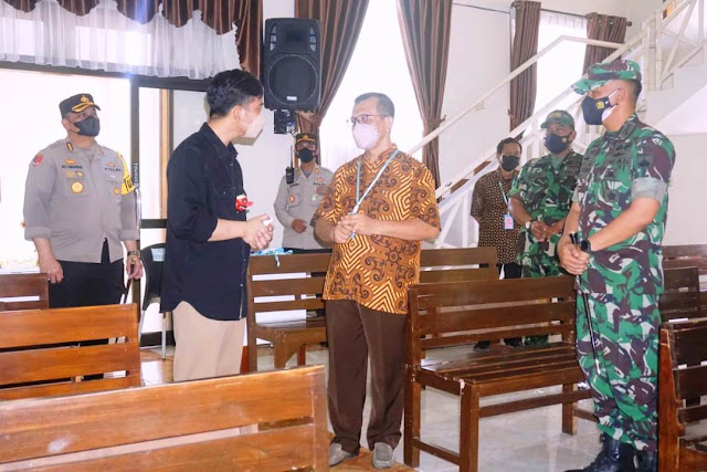 Dampingi Walikota, Dandim 0735/Surakarta dan Kapolresta Surakarta Cek Kesiapan Gereja Jelang Nataru