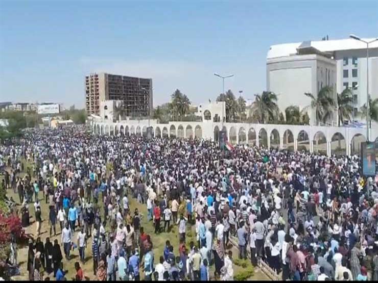 الأزمة السياسية فى السودان تزداد تعقيداً فى ظل الغليان الذي يشهده الشارع