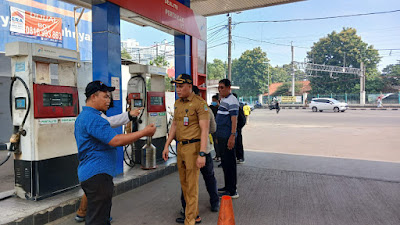 Adanya Indikasi Bensin Bercampur Air di SPBU 34.17106 Di Jl.Ir.Juanda (dekat Bulan-Bulan Kota Bekasi) Pemkot Ambil sikap melalui Bidang Metrologi Dinas Perdagangan dan Perindustrian Cek Lokasi