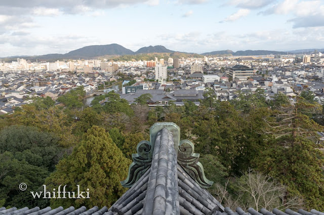 松江城最上階から見える城下町