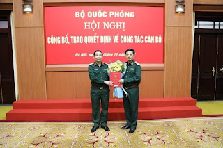Thăng quân hàm lên Trung tướng với đồng chí Phạm Quang Ngân - Cục trưởng Cục Dân quân tự vệ