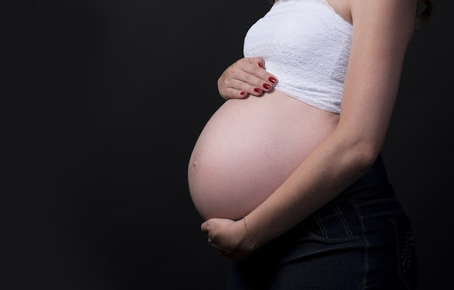 De certa forma, a pandemia influenciou os desejos de se construir uma família de diversas formas. No mundo todo, algumas mulheres decidiram adiar a gestação, com movimentos crescentes na estratégia de congelamento de óvulos. Nos Estados Unidos, um novo estudo mostra que quase metade das mães de Nova York que tentavam engravidar novamente antes do início da pandemia do coronavírus parou nos primeiros meses do surto.