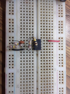 LM358 square wave generator on breadboard