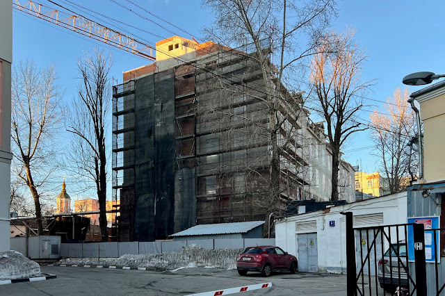 Сверчков переулок, строящийся жилой комплекс «Абрикосов» – бывший главный дом с палатами купцов Гурьевых / усадьба купцов Абрикосовых